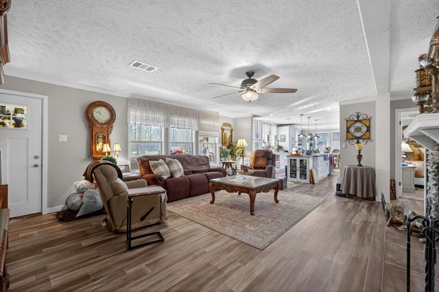 8021 Highway 12, Orange, TX 77632