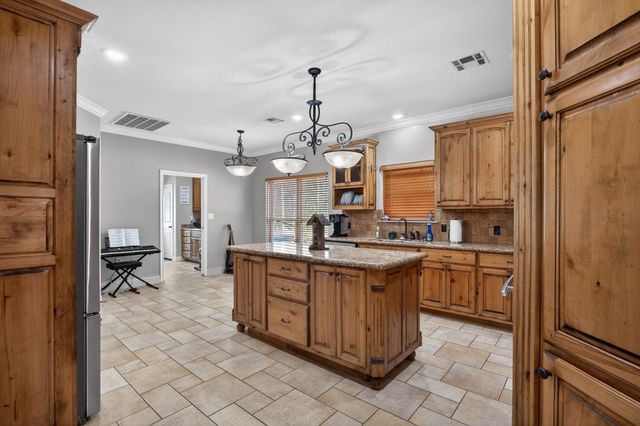 8021 Highway 12, Orange, TX 77632