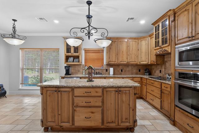 8021 Highway 12, Orange, TX 77632