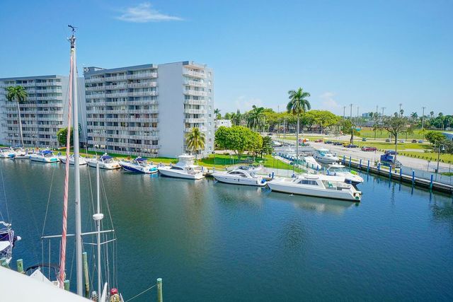 2415 NW 16th Street Road 512, Miami, FL 33125