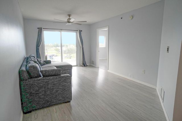 2415 NW 16th Street Road 512, Miami, FL 33125