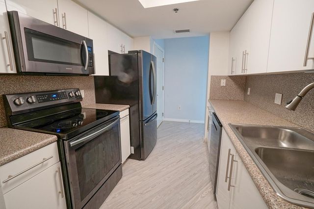 2415 NW 16th Street Road 512, Miami, FL 33125