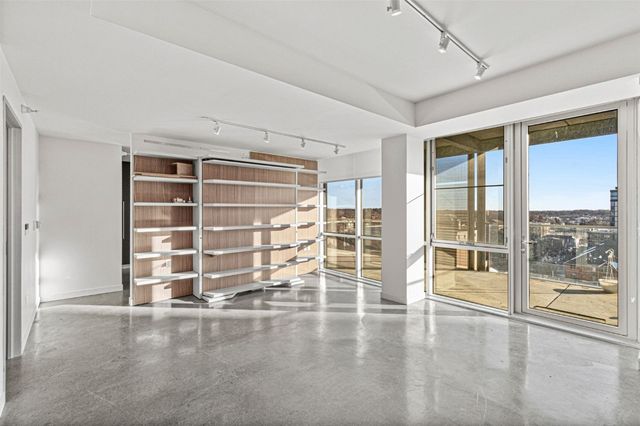 221 E College Street 903, Iowa City, IA 52240