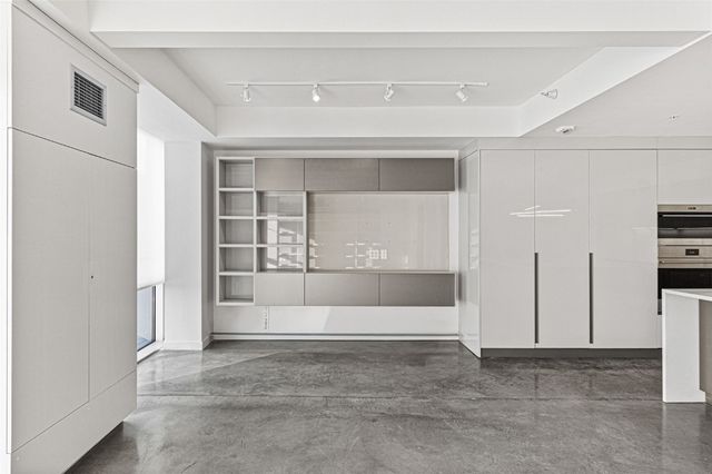 221 E College Street 903, Iowa City, IA 52240