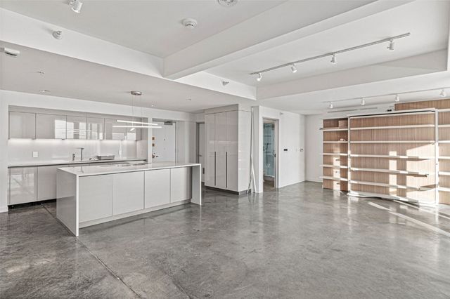 221 E College Street 903, Iowa City, IA 52240