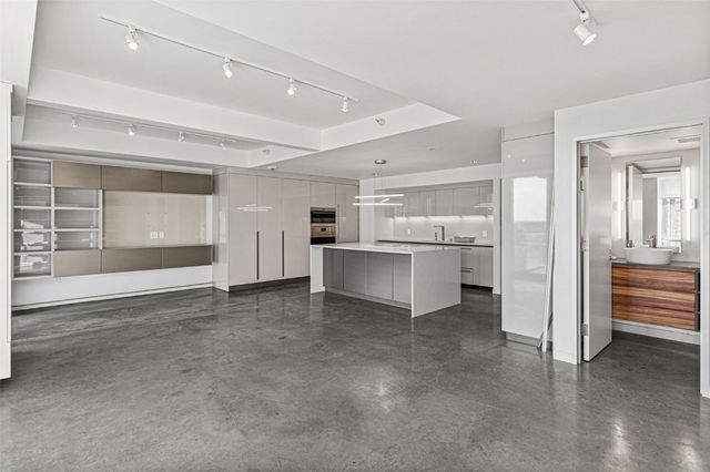 221 E College Street 903, Iowa City, IA 52240