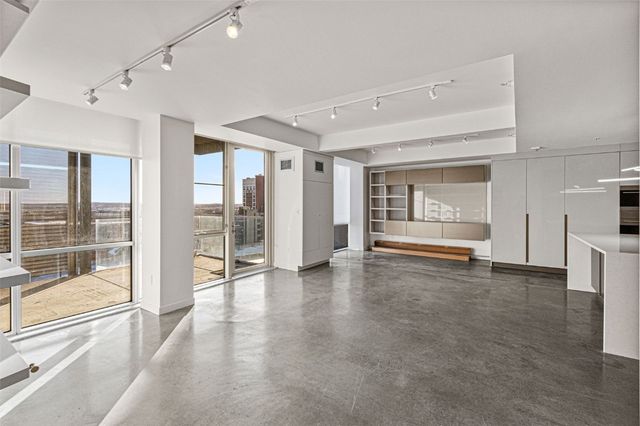 221 E College Street 903, Iowa City, IA 52240