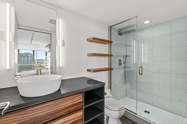 221 E College Street 903, Iowa City, IA 52240