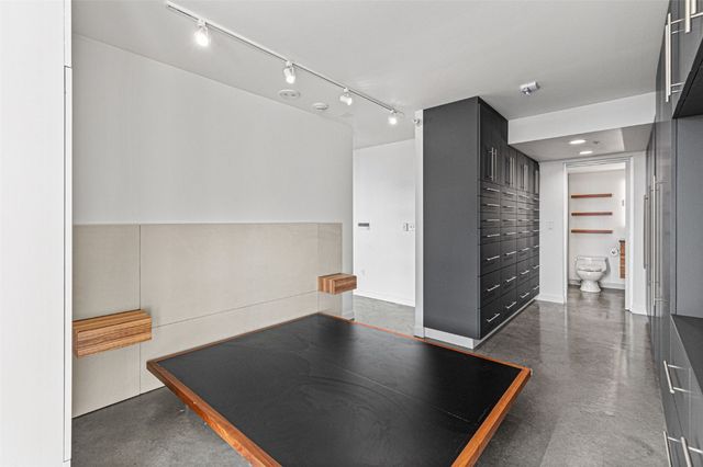 221 E College Street 903, Iowa City, IA 52240