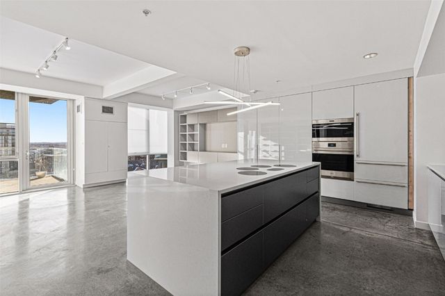 221 E College Street 903, Iowa City, IA 52240