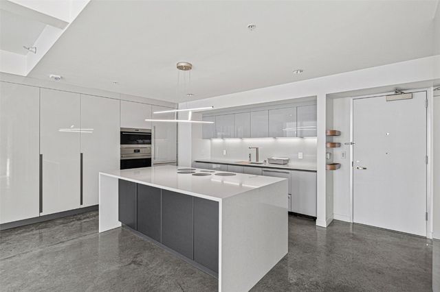 221 E College Street 903, Iowa City, IA 52240