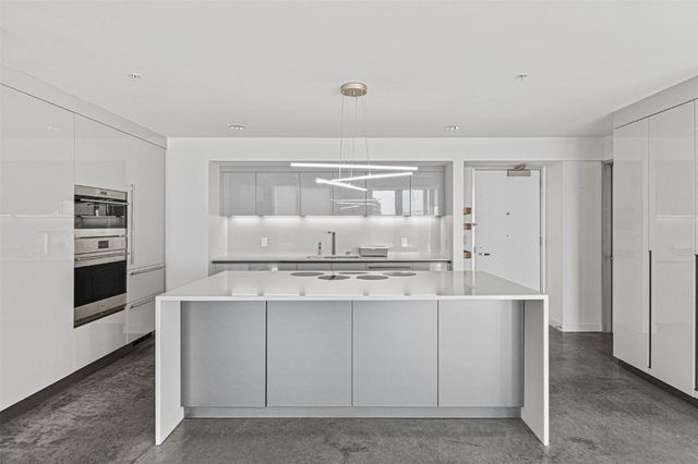 221 E College Street 903, Iowa City, IA 52240