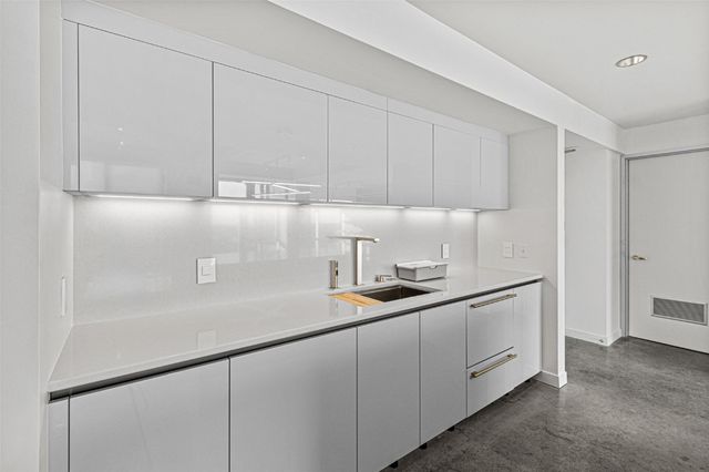 221 E College Street 903, Iowa City, IA 52240