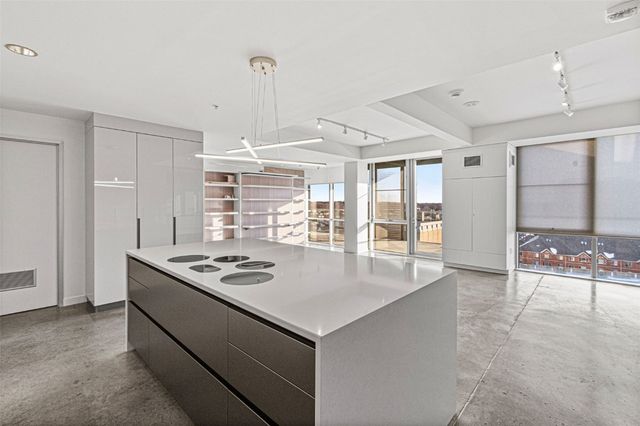 221 E College Street 903, Iowa City, IA 52240