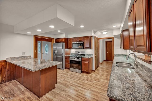 38038 Ridge Road, Willoughby, OH 44094