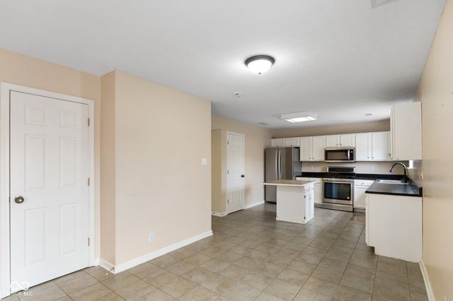 8641 Baypointe Drive, Avon, IN 46123