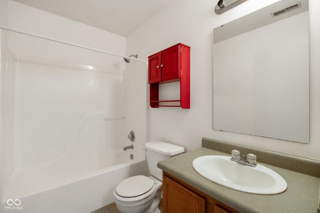 8641 Baypointe Drive, Avon, IN 46123