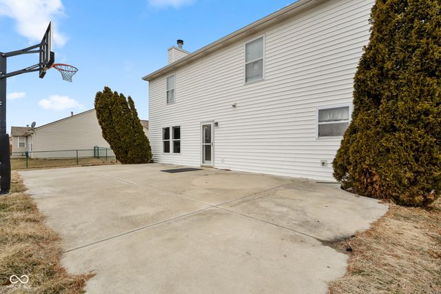 8641 Baypointe Drive, Avon, IN 46123