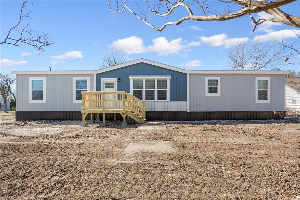 201 N Carpenter Street, Mart, TX 76664