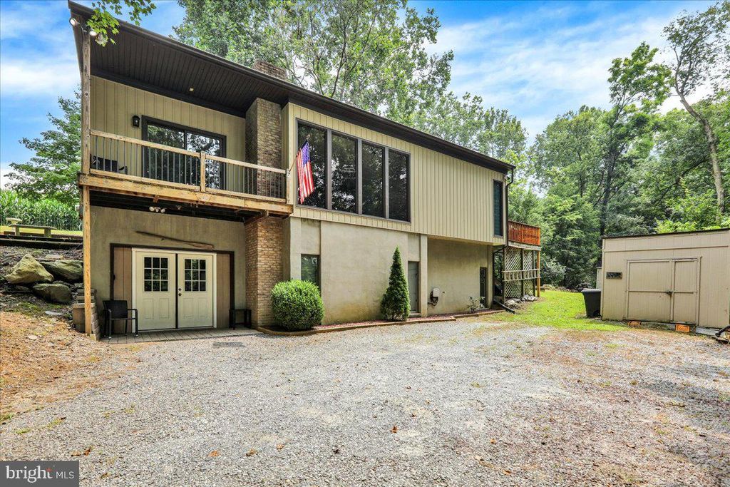 125 S CREEK RD, Millersville, PA 17551