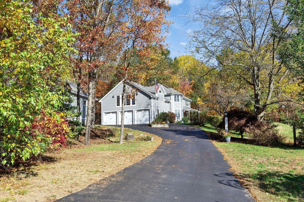 13 Johns Drive, Hooksett, NH 03106