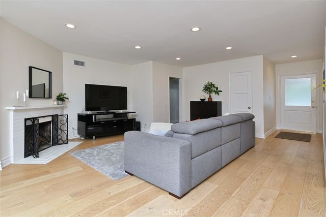 5836 Norwich Ave., Sherman Oaks, CA 91411