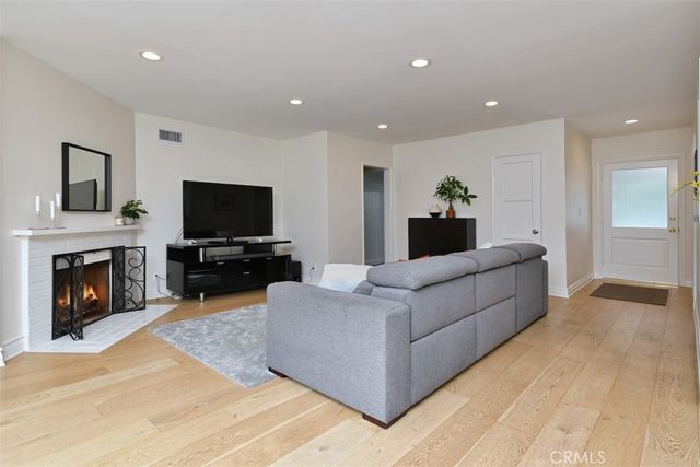 5836 Norwich Ave., Sherman Oaks, CA 91411