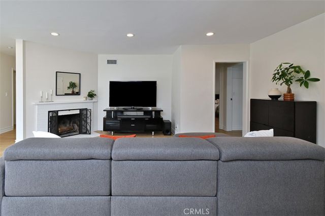 5836 Norwich Ave., Sherman Oaks, CA 91411