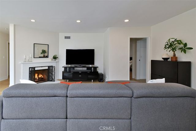 5836 Norwich Ave., Sherman Oaks, CA 91411