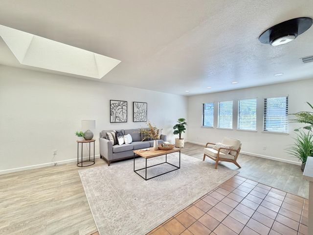 103 Grande Ave, Davis, CA 95616