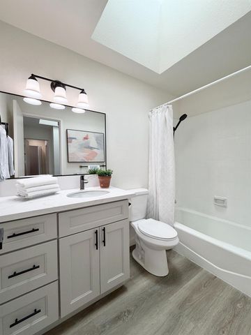 103 Grande Ave, Davis, CA 95616