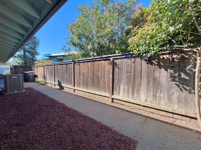 103 Grande Ave, Davis, CA 95616