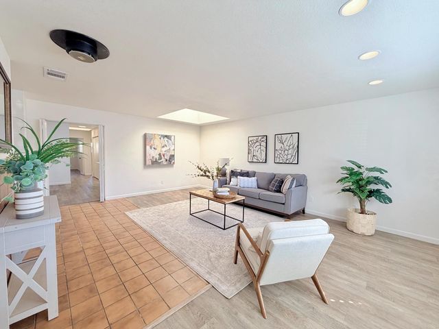 103 Grande Ave, Davis, CA 95616