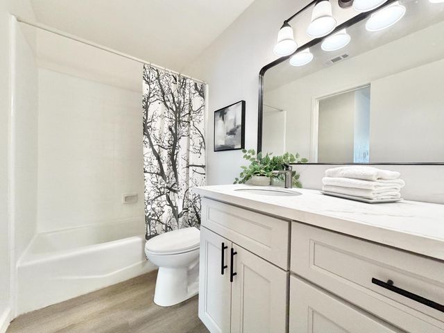 103 Grande Ave, Davis, CA 95616