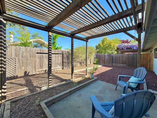 103 Grande Ave, Davis, CA 95616