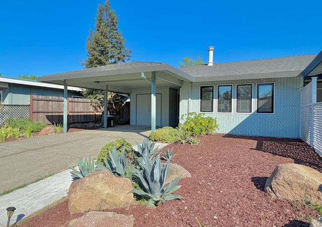 103 Grande Ave, Davis, CA 95616