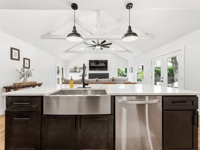 109 Oaktree Drive, Highland Village, TX 75077