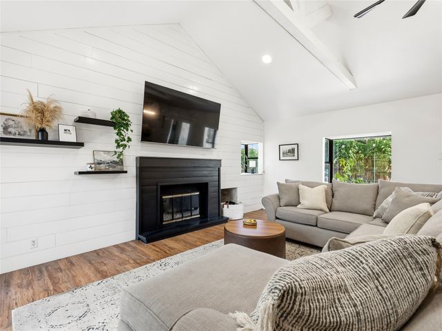 109 Oaktree Drive, Highland Village, TX 75077
