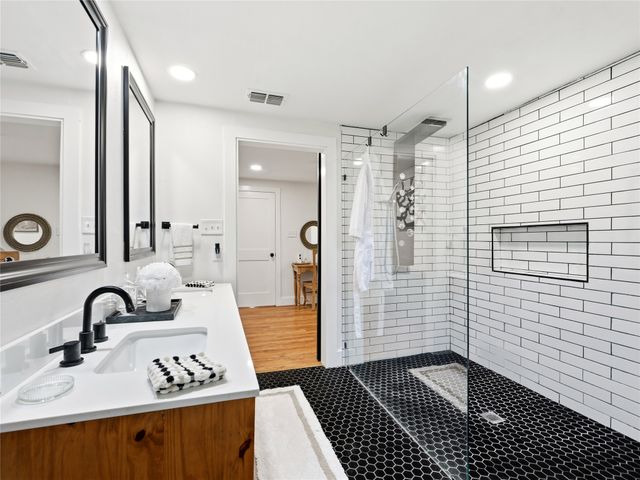 109 Oaktree Drive, Highland Village, TX 75077