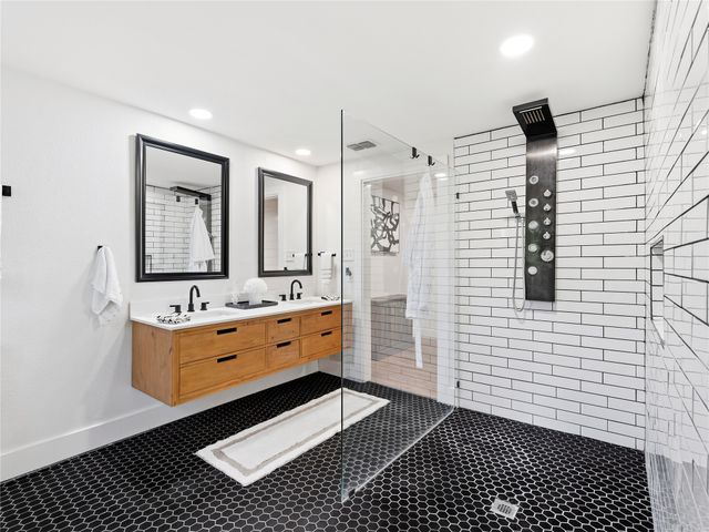 109 Oaktree Drive, Highland Village, TX 75077