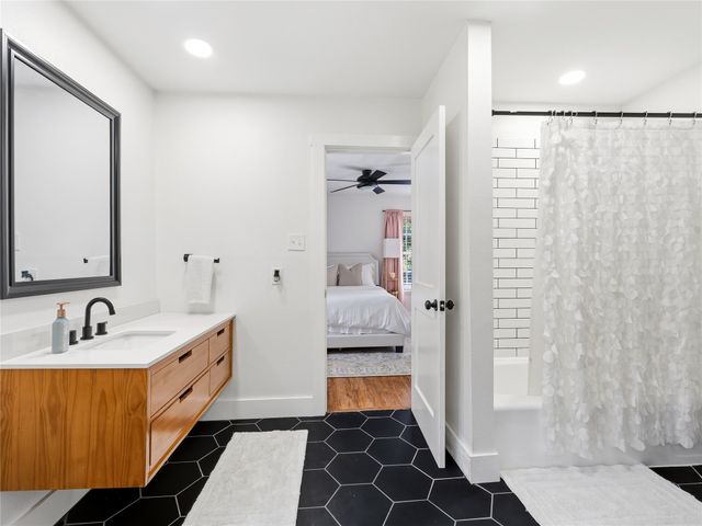 109 Oaktree Drive, Highland Village, TX 75077