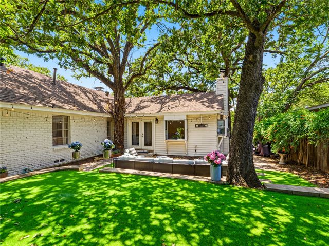 109 Oaktree Drive, Highland Village, TX 75077