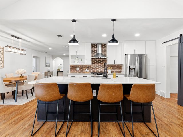 109 Oaktree Drive, Highland Village, TX 75077