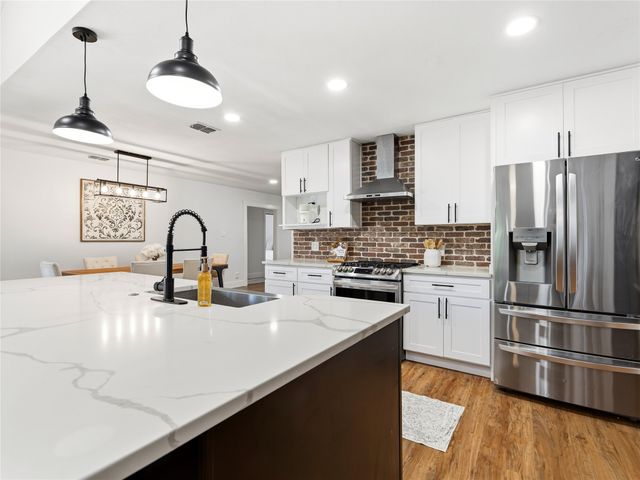 109 Oaktree Drive, Highland Village, TX 75077