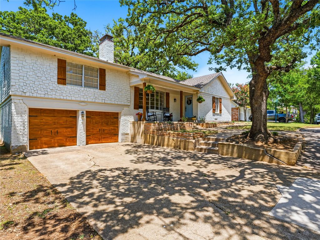 109 Oaktree Drive, Highland Village, TX 75077