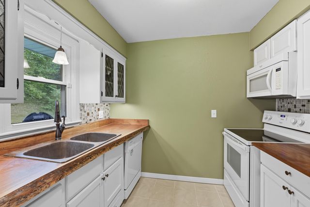 7928 Hillside Trail S, Cottage Grove, MN 55016