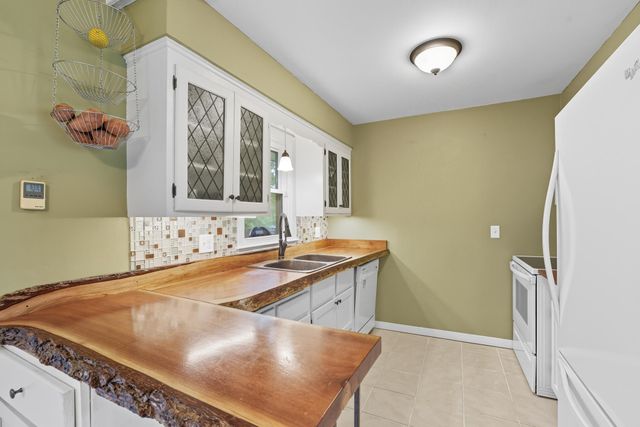 7928 Hillside Trail S, Cottage Grove, MN 55016