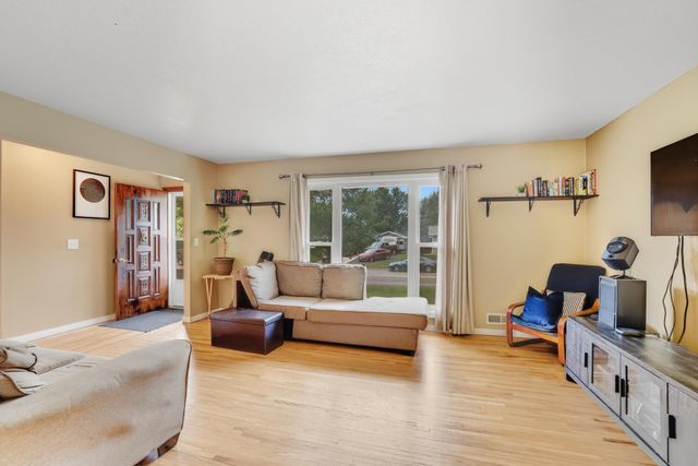 7928 Hillside Trail S, Cottage Grove, MN 55016