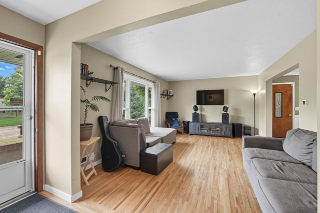 7928 Hillside Trail S, Cottage Grove, MN 55016