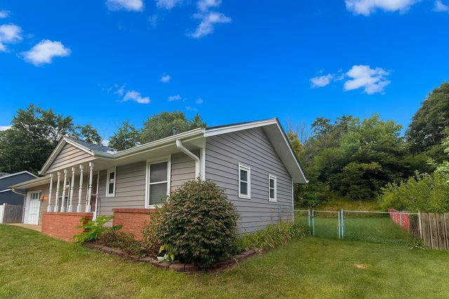 7928 Hillside Trail S, Cottage Grove, MN 55016